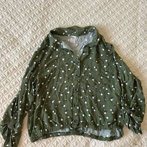 Women’s long sleeve light material shirt